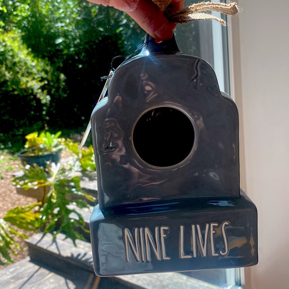 Radon 8 inch gray nine lives tombstone birdhouse. New in box. - Picture 6 of 6